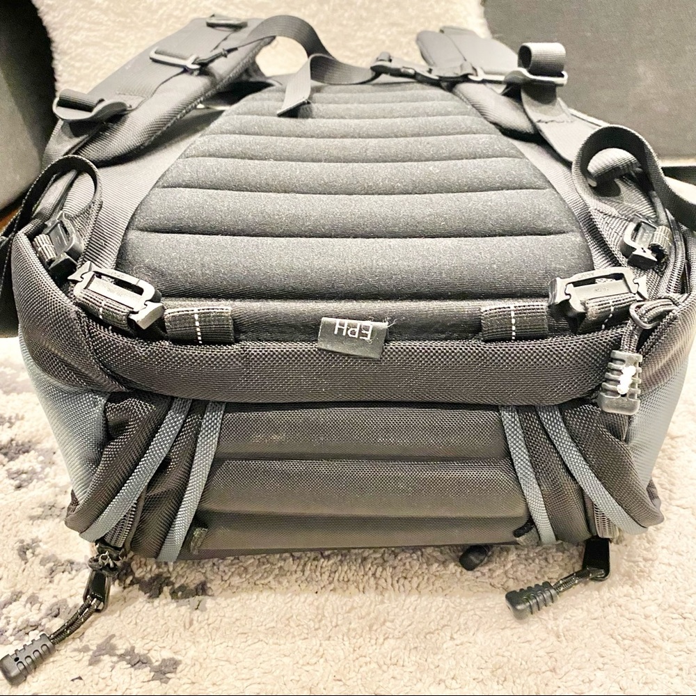 Kata Bag professional camera backpack with weather cover - Picture 9 of 14